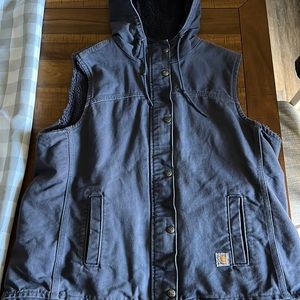 Carhartt Women’s XL Sherpa lined vest w/ attached hood.